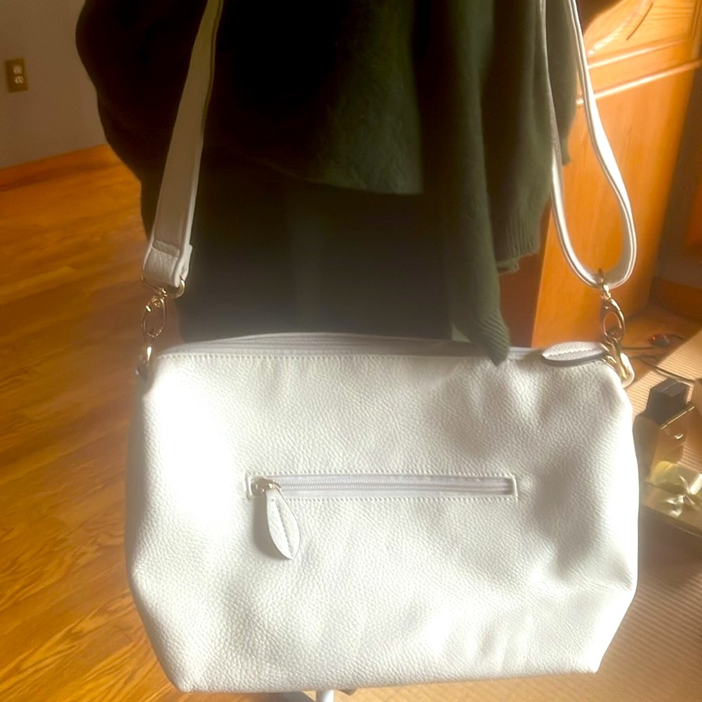 New off white vegan grained “leather” shoulder purse with gold hardware.